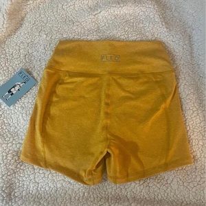 FLEO
Medium True High Contour style Mango Mojito color. 4in inseam.